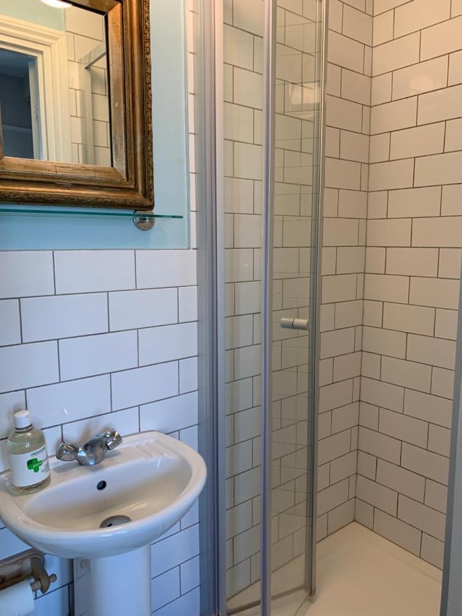 Sunny Ensuite Room And Annex Near Tottenham Stadium London Exteriör bild