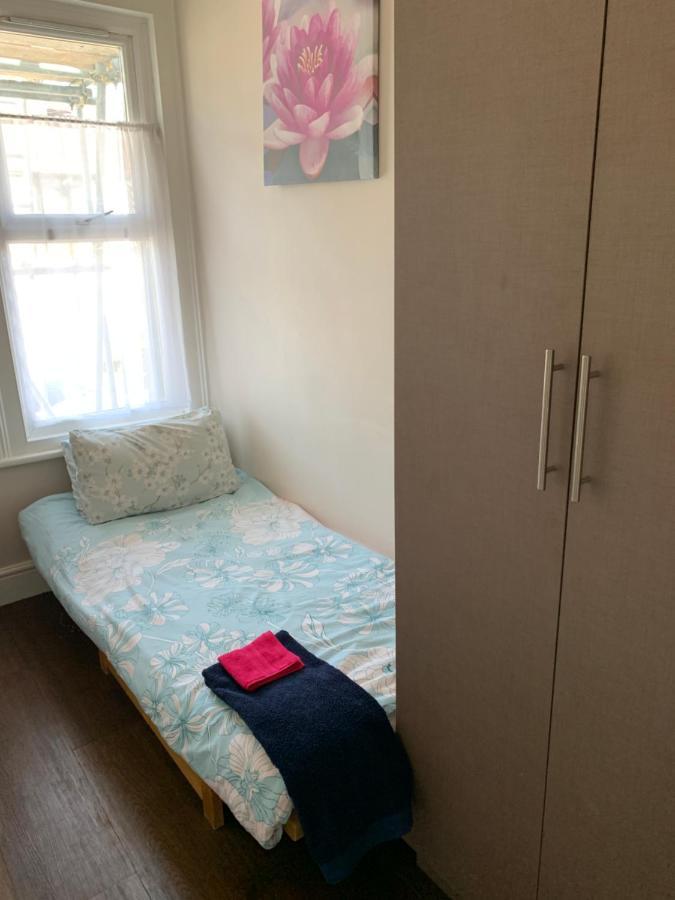 Sunny Ensuite Room And Annex Near Tottenham Stadium London Exteriör bild